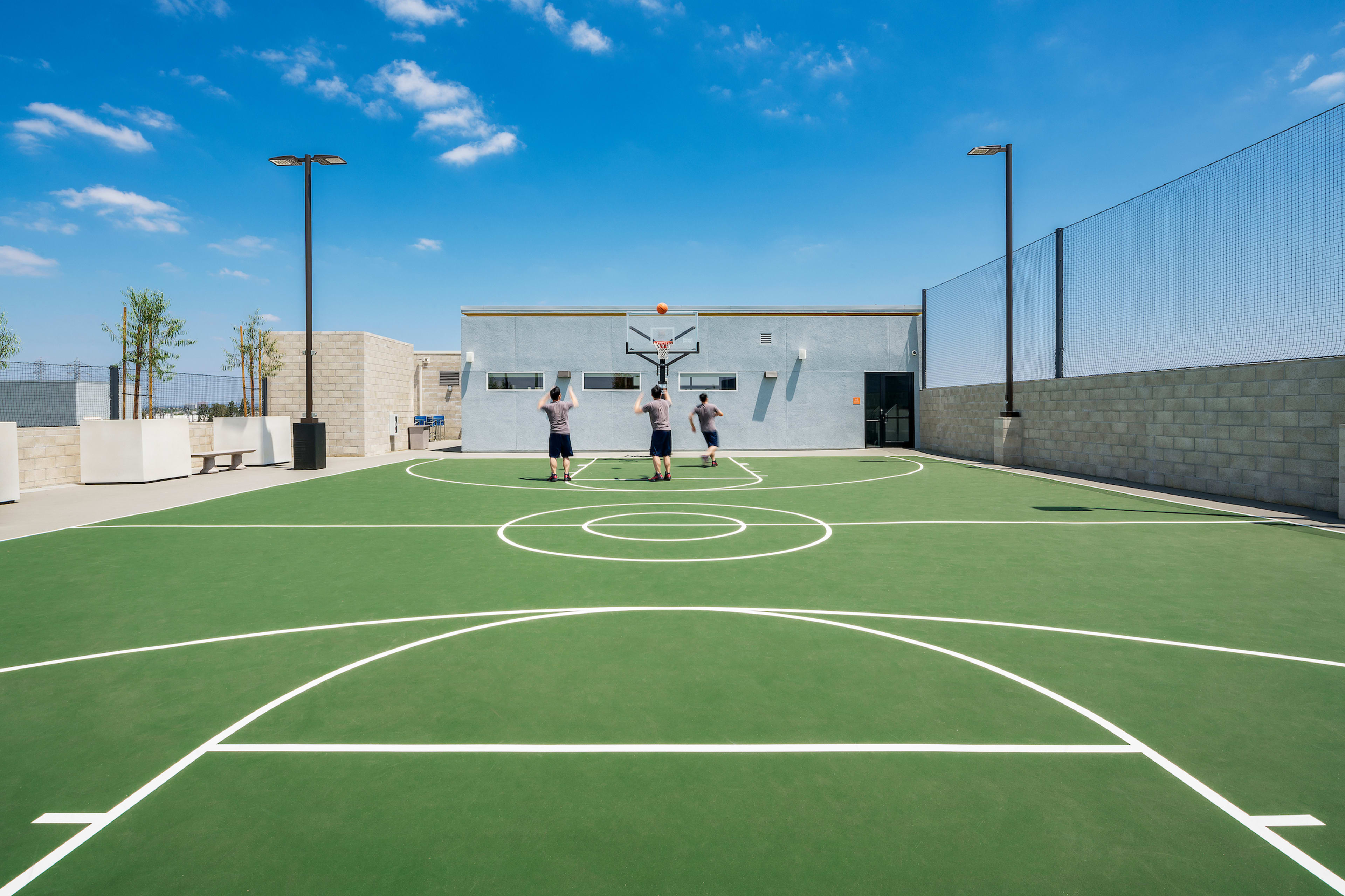 Public basketball courts near me: Best spots to play basketball, including open-air and indoor options!