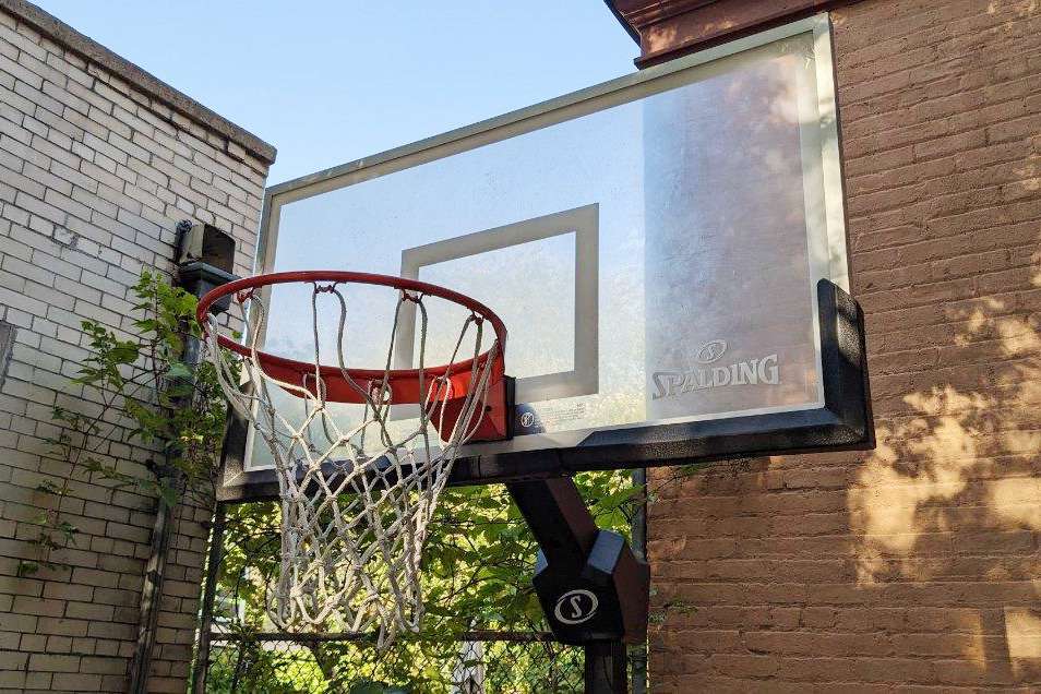 Best home basketball ring for your family. Find the perfect one!